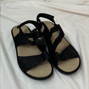 Aravon Black Glitter Shimmery Strappy Leather Sandals Size 11